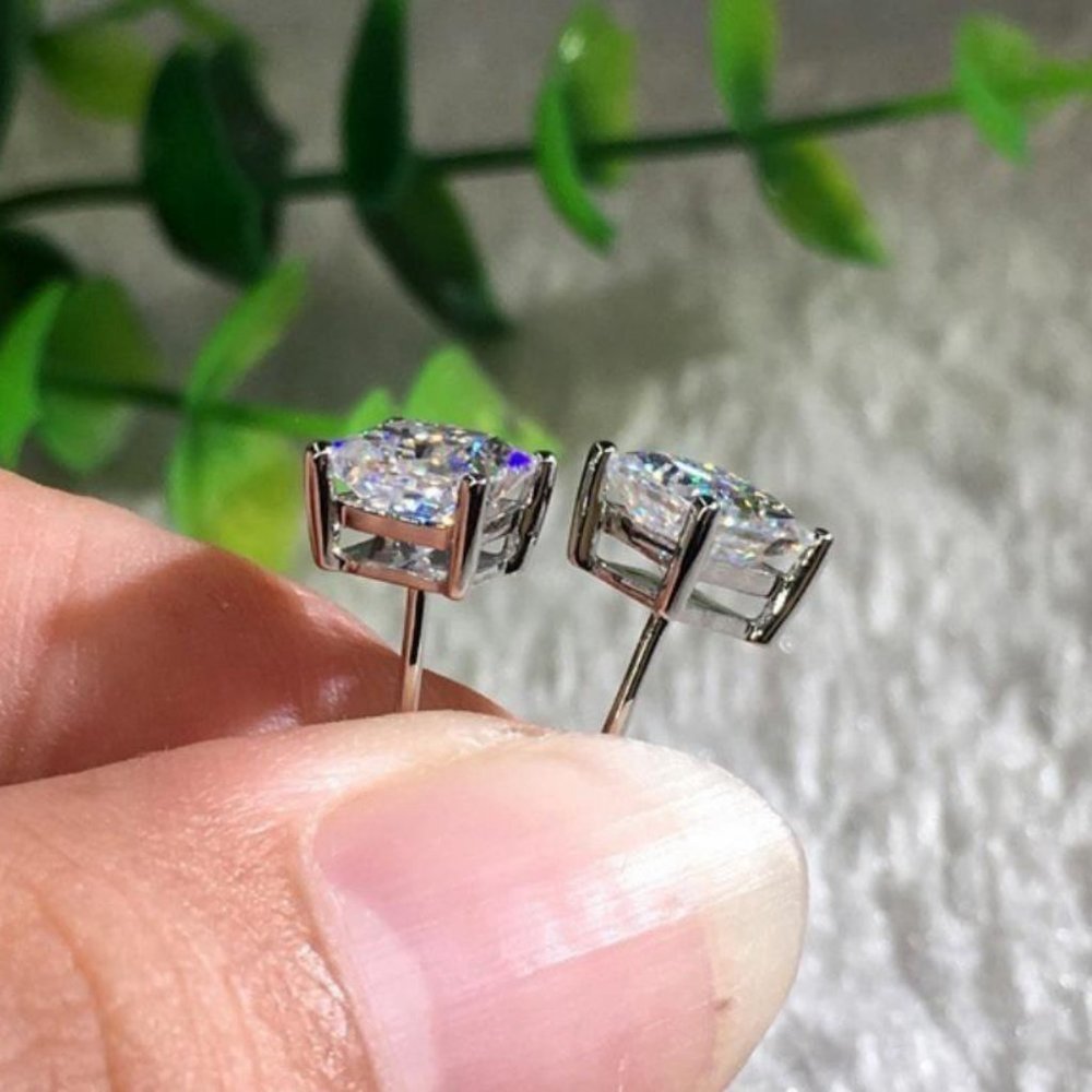 2.5 ct Square Princess Cut Diamond Stud Earrings - Picture 4 of 4